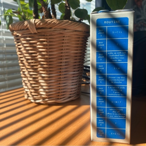 amika 10-Day Hydration Hair Challenge - Picture 3 of 6